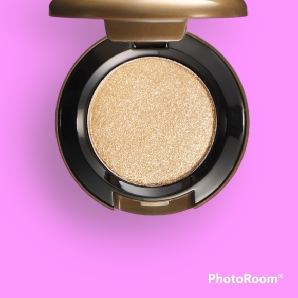 MAC Cosmetics Soft Force (Style Warriors) Limited Edition/Rare Eyeshadow - Picture 1 of 10